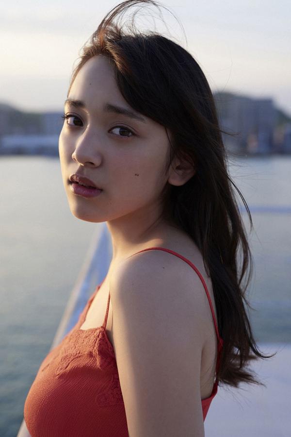 萌白酱在椅子喷水JK制服-4320P免费在线观看