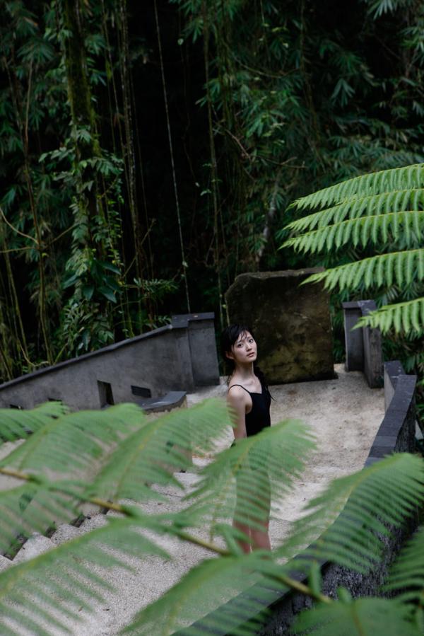 男子脱美女内裤和胸罩热吻-4320P高清无删减