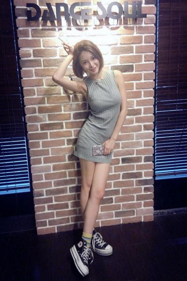 chinese野外壮男gv军警-8K高清完整版在线