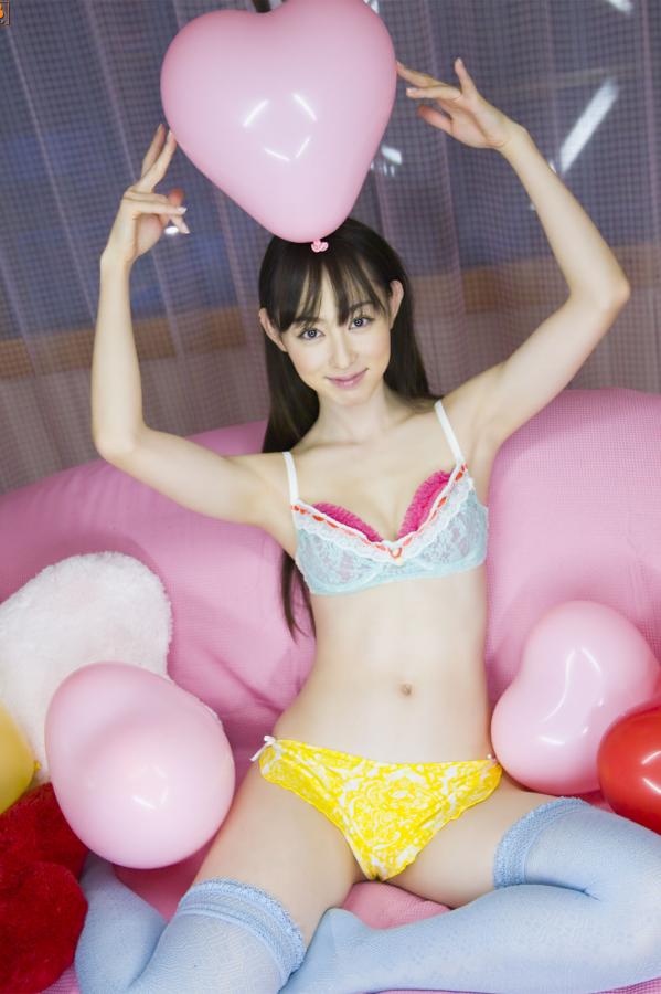 影视软件破解vip免广告-三人不停在她体内进进出1出-全高清电影在线看