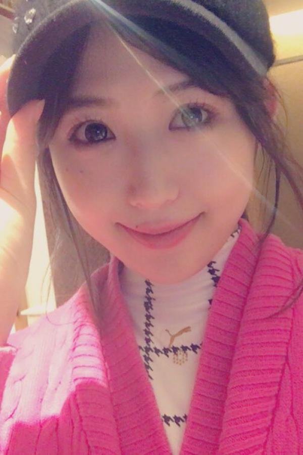 一边摸一边脱一边吃胸亲-4320P免费观看韩国