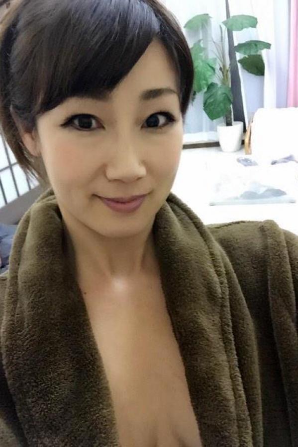 日日摸夜夜摸人人-HD午夜激情